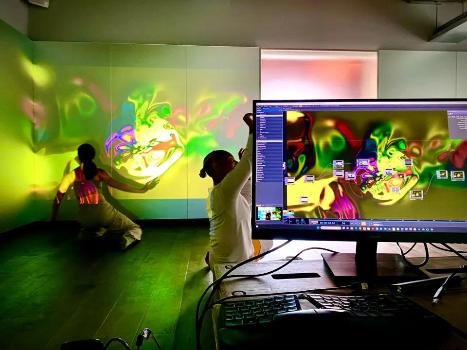 Interactive Dance Performance System